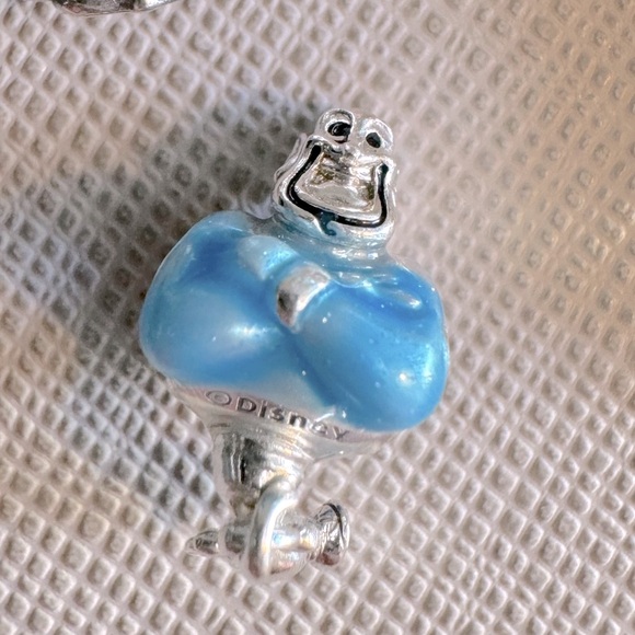 Set of 3 PANDORA - Disney Aladdin, Jasmin & Genie Charm Gift Set - Picture 8 of 10